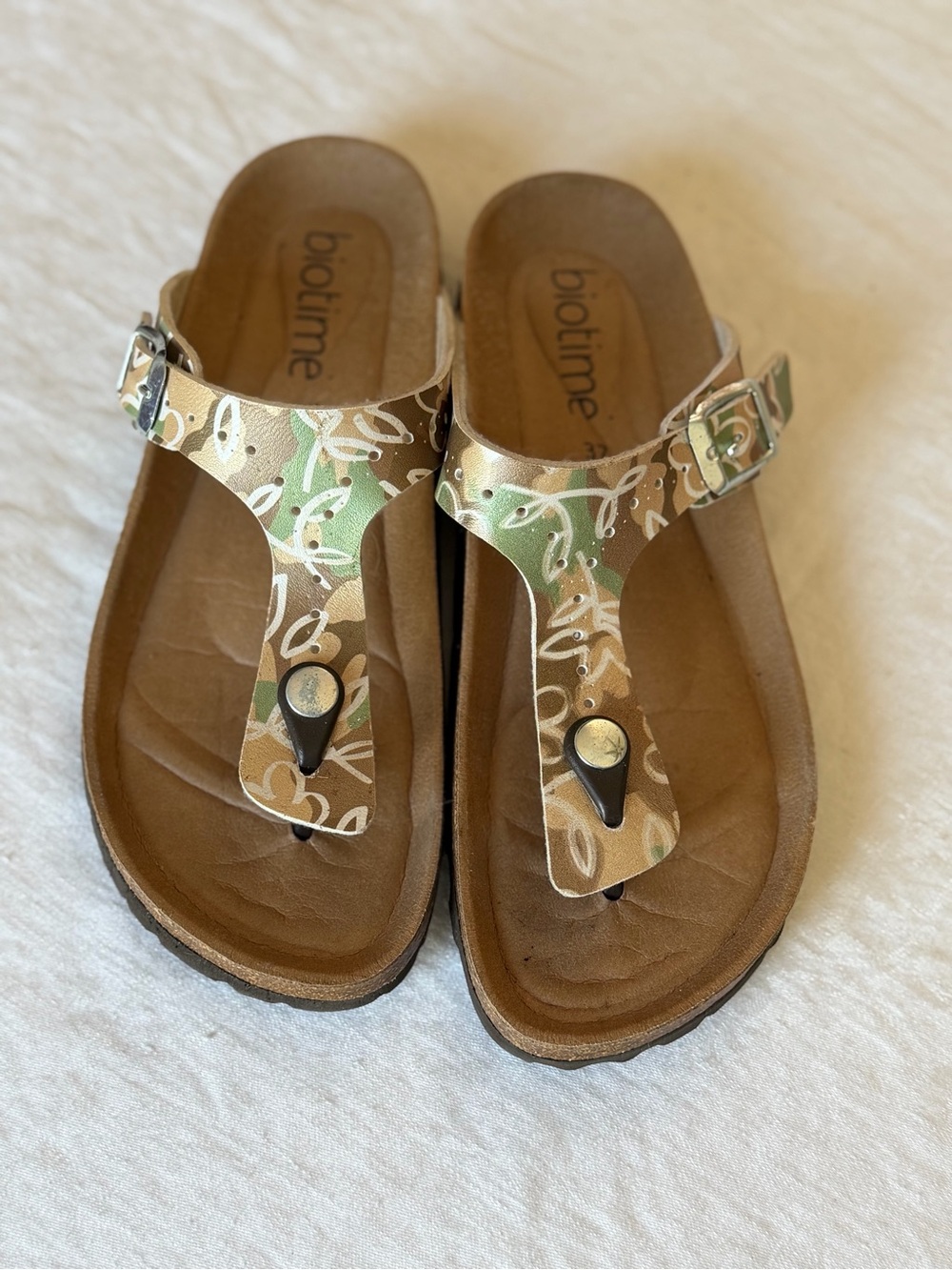 Women’s Biotime Made in Spain Leaf Print Thong Sandal Size 37 (6.5)